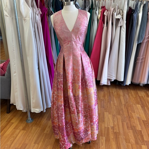 NEW Sachin & Babi Brooke Gown in Sunset Hydrangea, size 8 - Picture 2 of 2